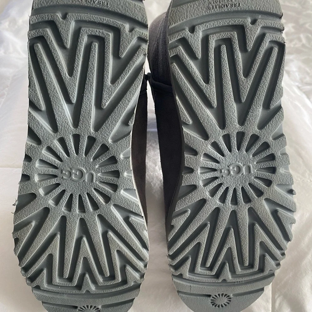 UGG Classic Short Suede Boots - Charcoal Gray - Picture 4 of 6
